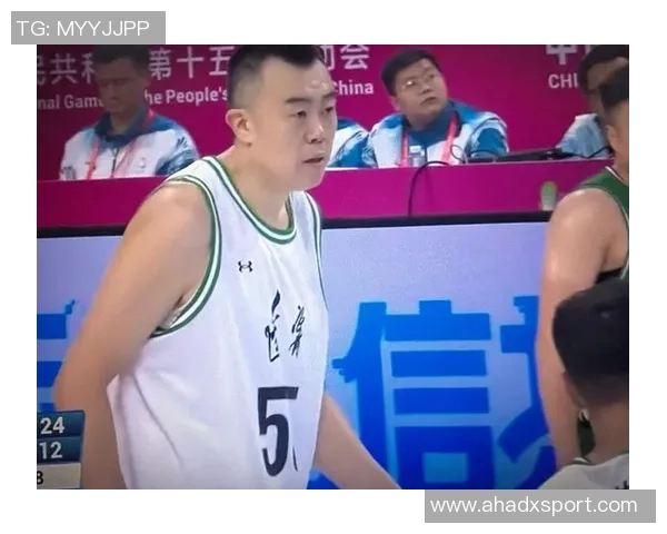 韩德君:从篮球新星到CBA传奇的成长之路与辉煌时刻解析