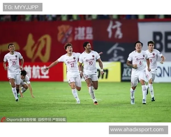 恒大与上港精彩对决回顾赛场瞬间重温与战术分析