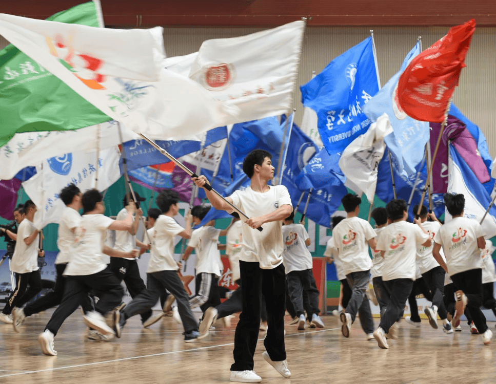 乐鱼app：眷注丨够燃！够芳华！川渝“校园之春”文明艺术体育营谋正在沙坪坝精华上演(图2)