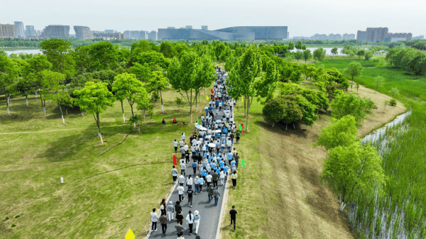 乐鱼app：芳华健身跑 生气“燃”高新(图3)